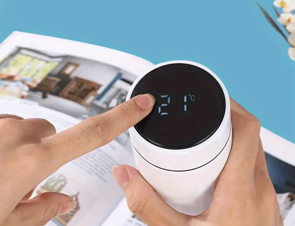Termos smart cu afisaj LED , Afisarea Temperaturii, Pastreaza Bautura Fierbinte sau Rece timp de 12 ore, Otel Inoxidabil, Capacitate 500 ml alb