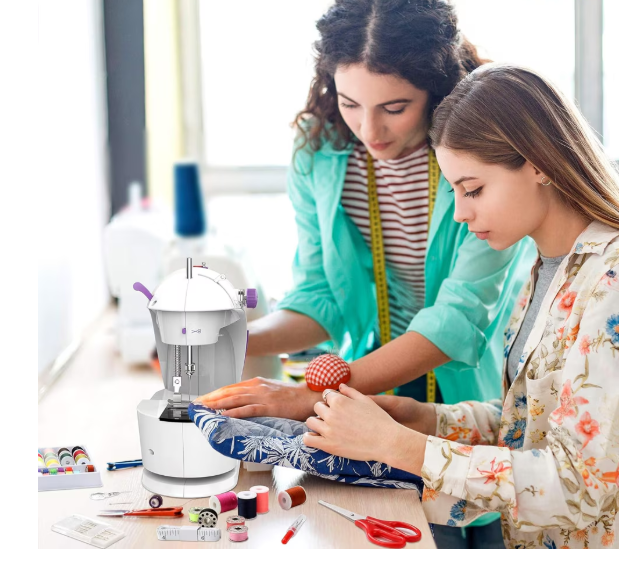 Mini masina de cusut portabila cu pedala, alimentare cu baterii sau la retea, Alba