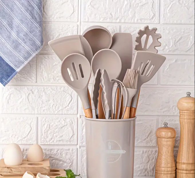 Set 12 ustensile bucatarie, Lemn/Silicon, Suport inox, Antiaderente, Termorezistente bej